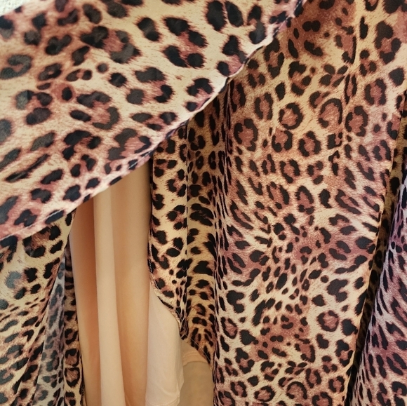 Torrid Size 1 Chiffon Flutter Sleeve Elastic Band Leopard Print Wrap Dress - Picture 10 of 14